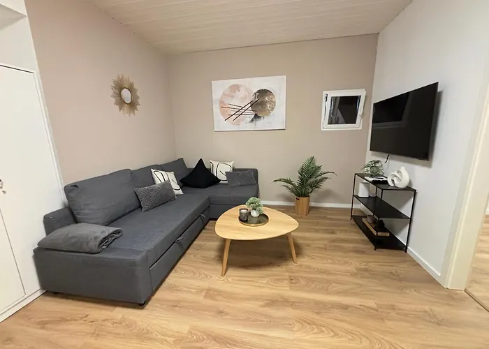 90Qm - 5 Zimmer - Parkplatz - Autobahn - Blauen See