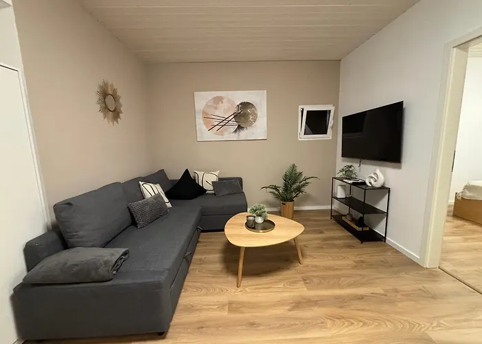 90Qm - 5 Zimmer - Parkplatz - Autobahn - Blauen See